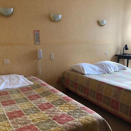 Hotel Le Commerce Bellegarde-du-Loiret Екстер'єр фото