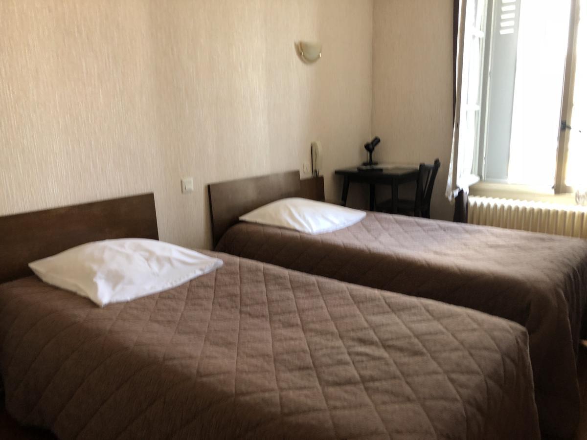 Hotel Le Commerce Bellegarde-du-Loiret Екстер'єр фото