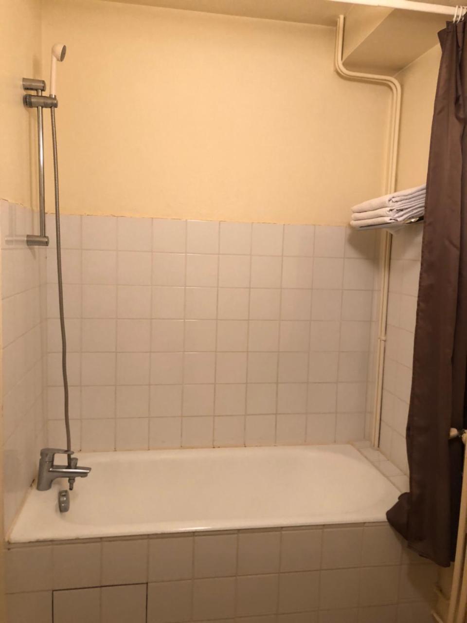 Hotel Le Commerce Bellegarde-du-Loiret Екстер'єр фото