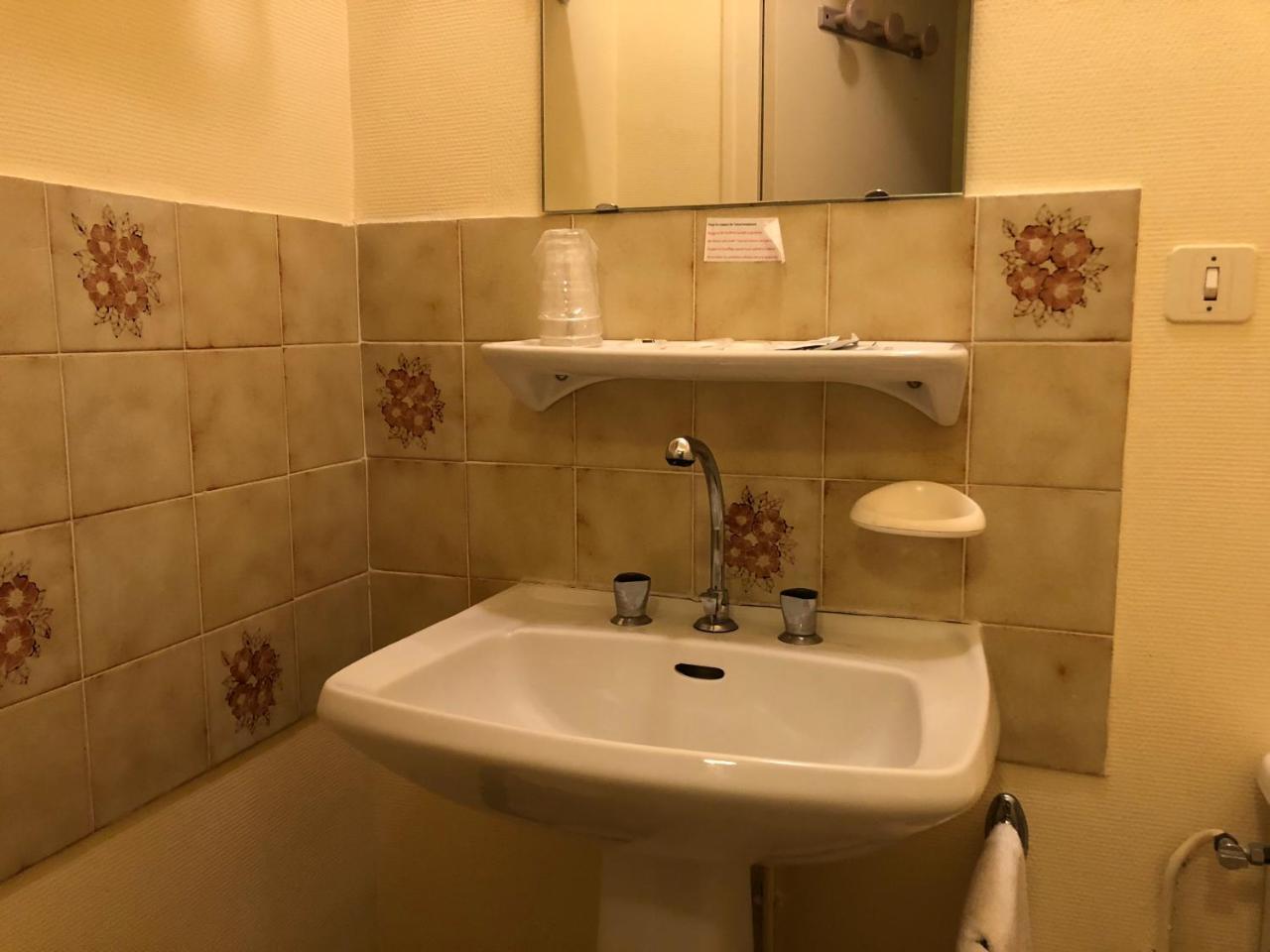 Hotel Le Commerce Bellegarde-du-Loiret Екстер'єр фото